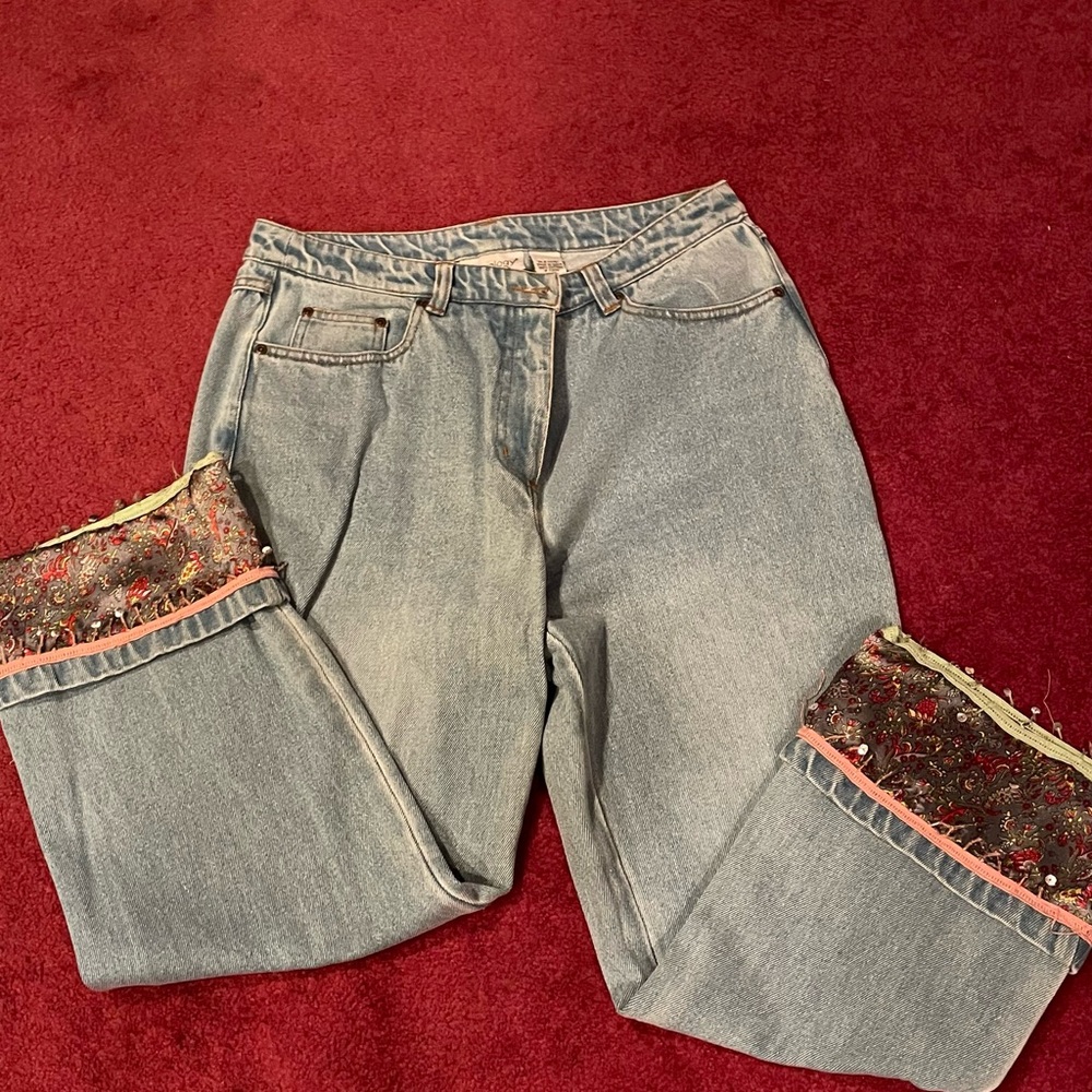 🎀Fun & Unique Cuffed Jeans🎀